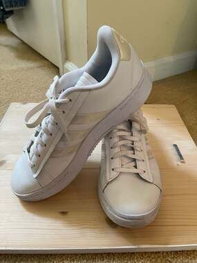 adidas Womens Grand Court Cloudfoam Sneakers in White and Gold Met